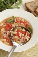 Овощной суп с макаронами и фасолью