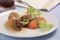 Рулетики мясные в красном вине