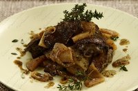 Куриная печень с яблоками и луком