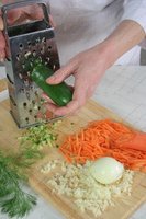 Морковные блинчики с зеленым гарниром