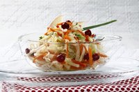 Салат из капусты с яблоками