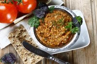 Икра из баклажан с помидорами и орехами