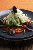 Салат из овощей с фасолью