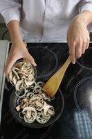 Макароны с грибами и кедровыми орехами