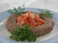 Помидоры в мясном кольце