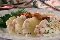 Салат из курицы с ананасами