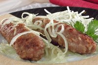 Рубленые мясные колбаски