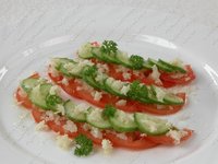 Испанский салат из помидоров и огурцов