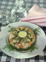 Заливное из птицы с овощами