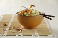 Рисовая лапша с креветками и кальмарами
