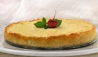 Австрийский творожный пирог с соусом из малины