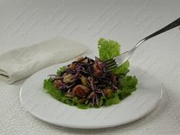 Салат из краснокочанной капусты с орехами