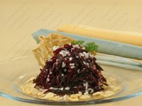 Салат из свеклы с черносливом и орехами