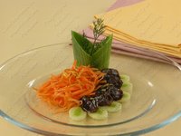 Салат с морковью и финиками