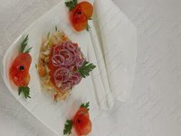 Салат с помидорами и квашеной капустой
