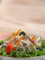 Салат овощной с мясным ассорти