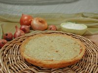 Луковый пирог со сметаной