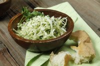 Салат из белокачанной капусты с зеленью