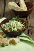 Салат из белокачанной капусты с зеленью
