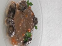 Мясо по-гречески с черносливом и корицей