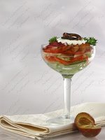 Салат-коктейль овощной с яблоками и сливами