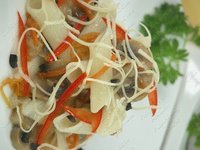 Салат из макарон с грибами