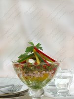 Салат коктейль с копченой курицей