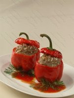 Перец фаршированный мясом и рисом