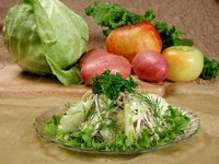 Салат мясной с капустой