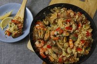 Паэлья с курицей и морепродуктами