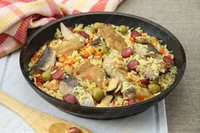 Паэлья с курицей рыбой и морепродуктами