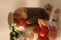 Огурцы маринованные с овощами
