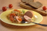 Сардельки с тушенной капустой