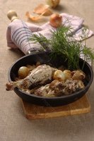 Жаренный фазан с луком и грибами