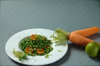 Сахарный горошек и морковь с лаймовым маслом