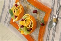 Салат фруктовый в апельсиновых корзинках
