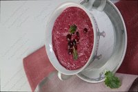 Суп с простоквашей и ягодами