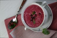 Суп с простоквашей и ягодами