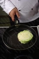 Шницель из капусты со сметанным соусом
