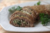 Мясной рулет с луком и яйцом