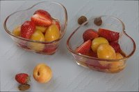 Десерт с клубникой и абрикосами