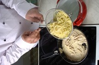 Запеканка из спагетти с сырным соусом