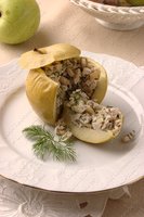 Яблоки фаршированные курицей