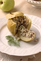 Яблоки фаршированные курицей