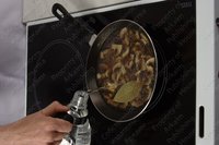 Мясо запеченное в грибном соусе