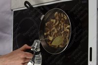 Мясо запеченное в грибном соусе