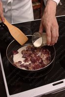 Паштет из куриной печени под креветочным соусом