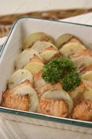 Картофель запеченный с лососиной