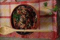 Гречневая каша с куриными сердечками, грибами и овощами