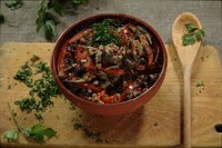 Гречневая каша с куриными сердечками, грибами и овощами